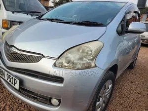 Toyota Ractis 1.5 AWD 2010 Silver
