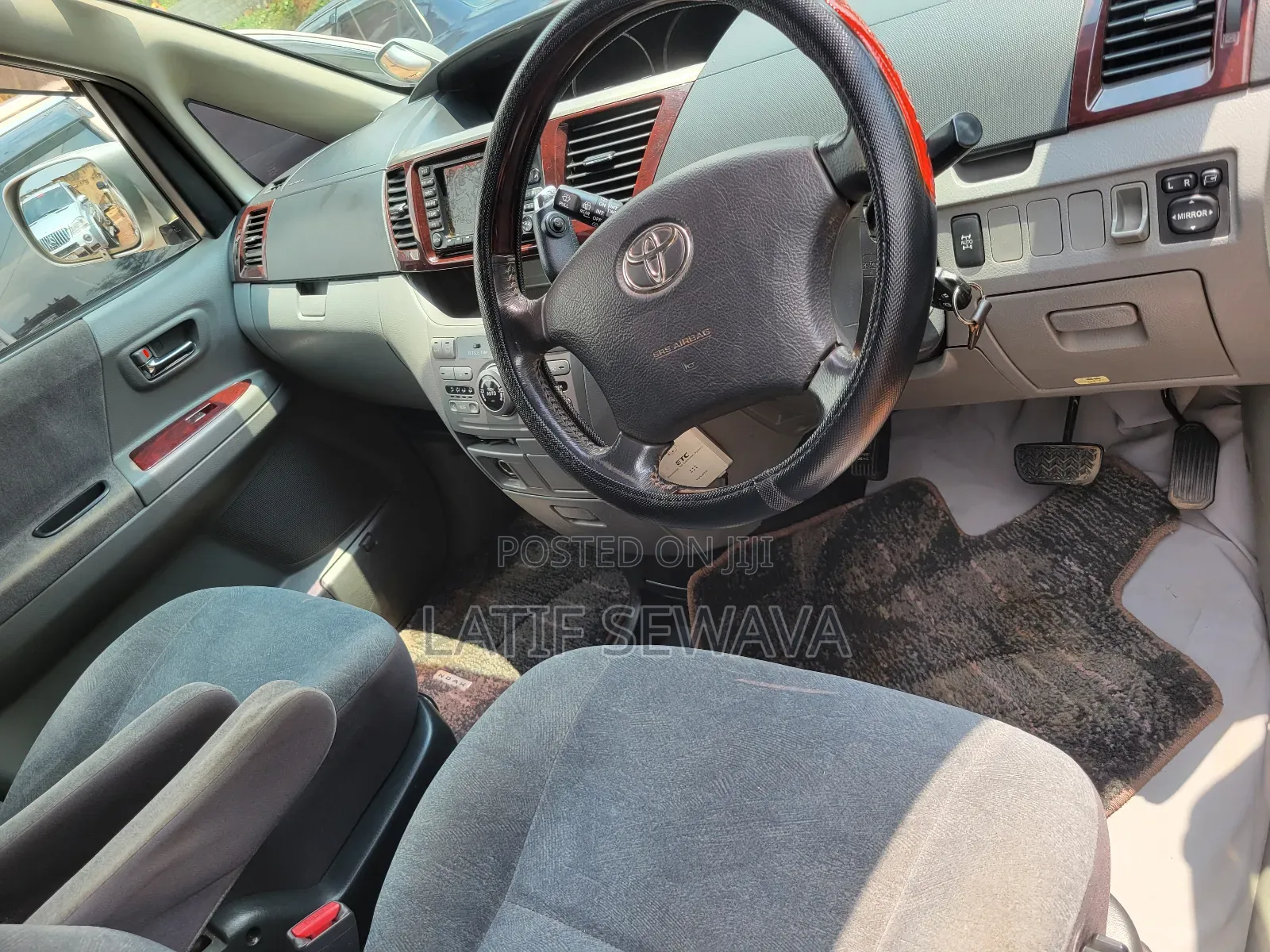 Toyota Noah 2.0 AWD (8 Seater) 2005 Silver