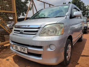 Toyota Noah 2.0 AWD (8 Seater) 2005 Silver