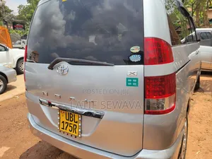 Toyota Noah 2.0 AWD (8 Seater) 2005 Silver