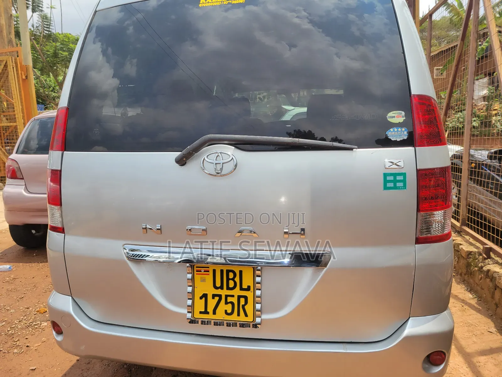 Toyota Noah 2.0 AWD (8 Seater) 2005 Silver
