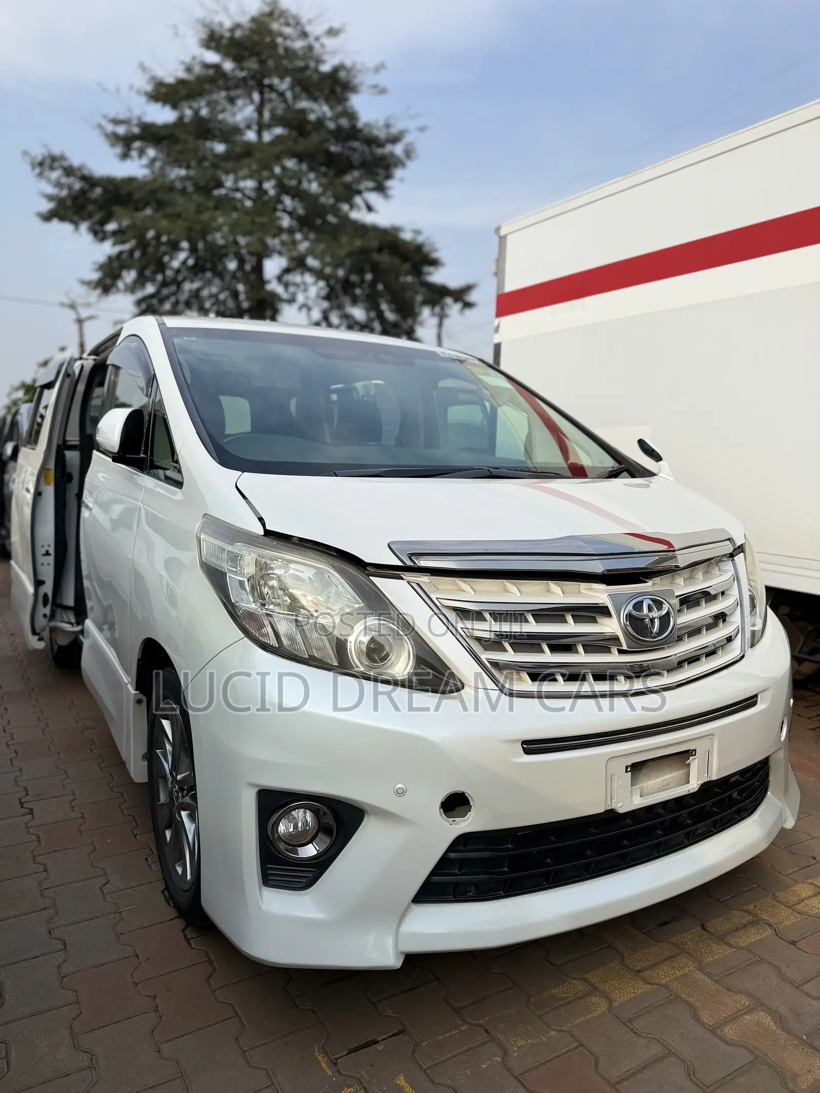 Toyota Alphard 2.4 Petrol AWD 2014 White