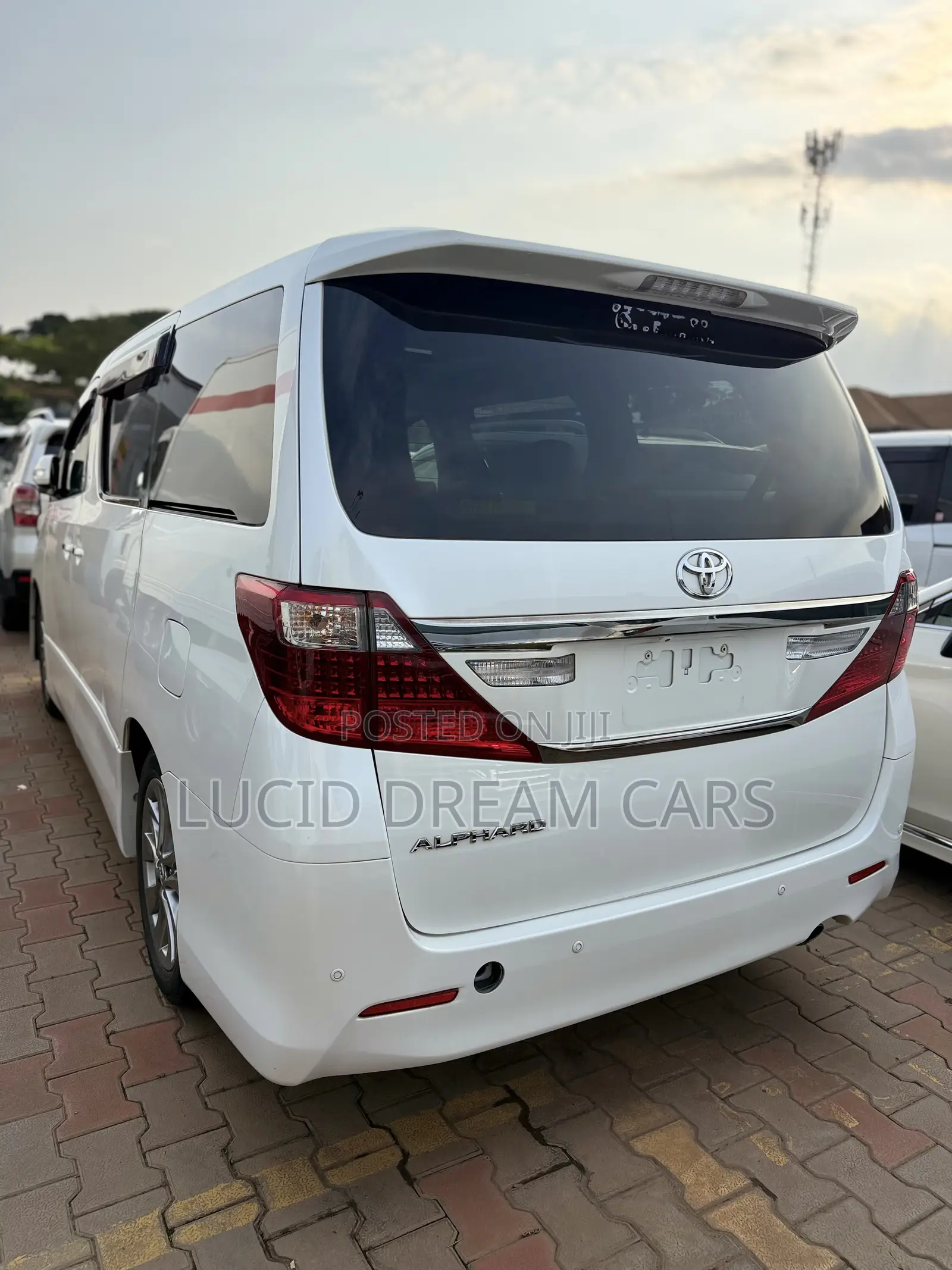 Toyota Alphard 2.4 Petrol AWD 2014 White