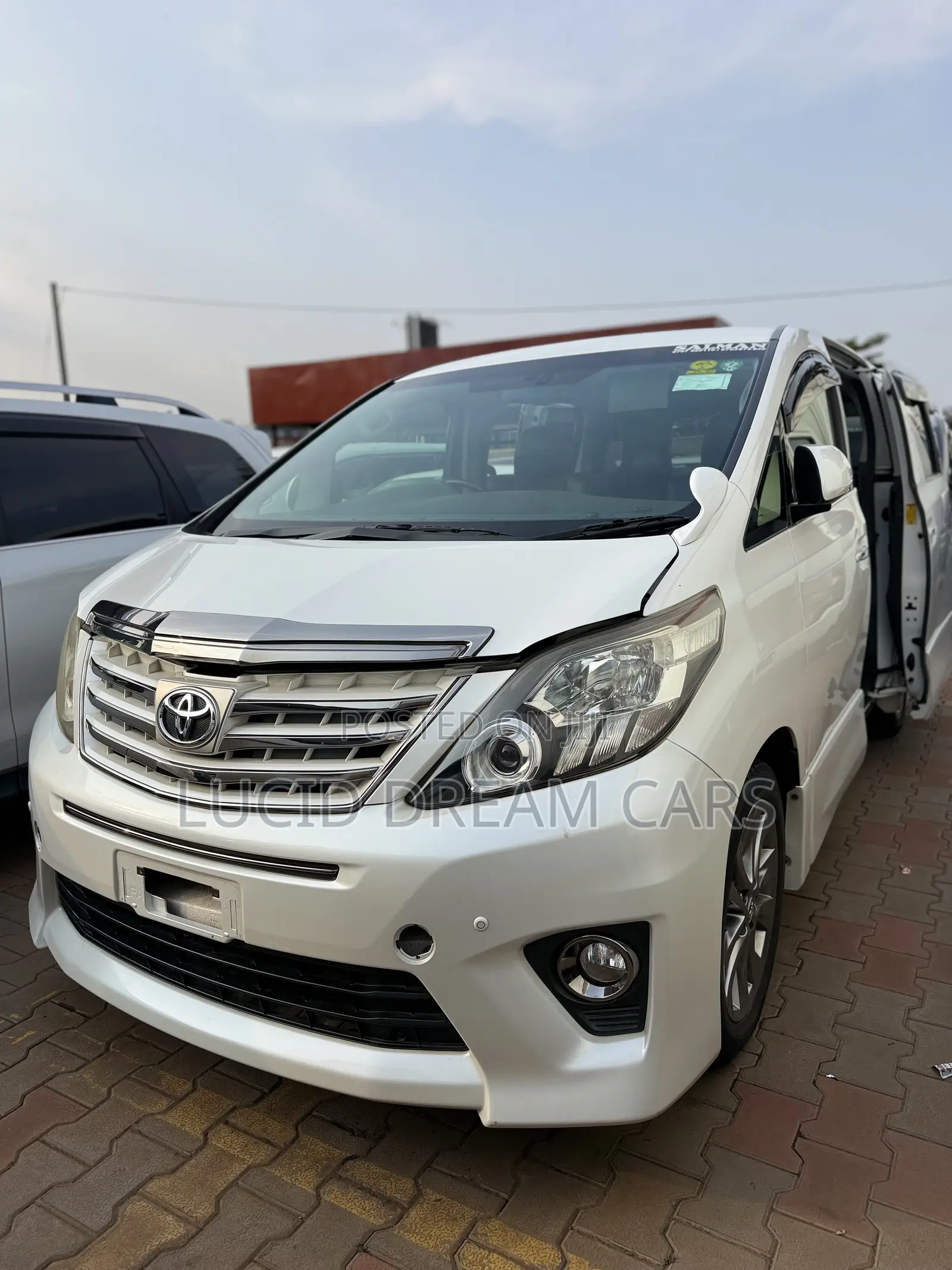 Toyota Alphard 2.4 Petrol AWD 2014 White