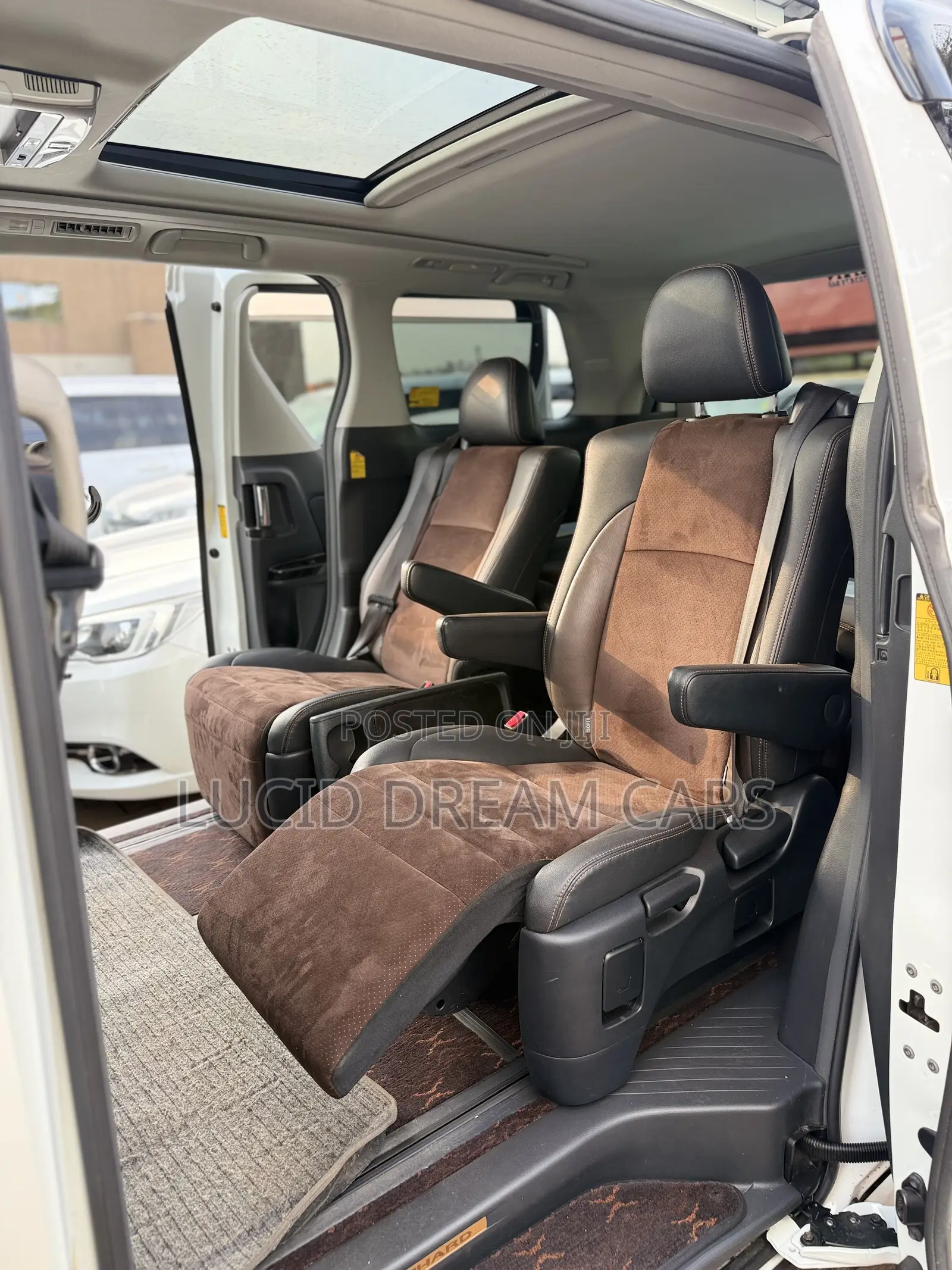 Toyota Alphard 2.4 Petrol AWD 2014 White