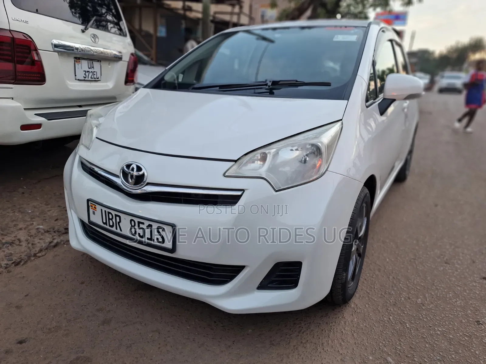 Toyota Ractis 1.3 FWD 2012 Silver