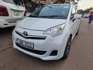 Toyota Ractis 1.3 FWD 2012 Silver