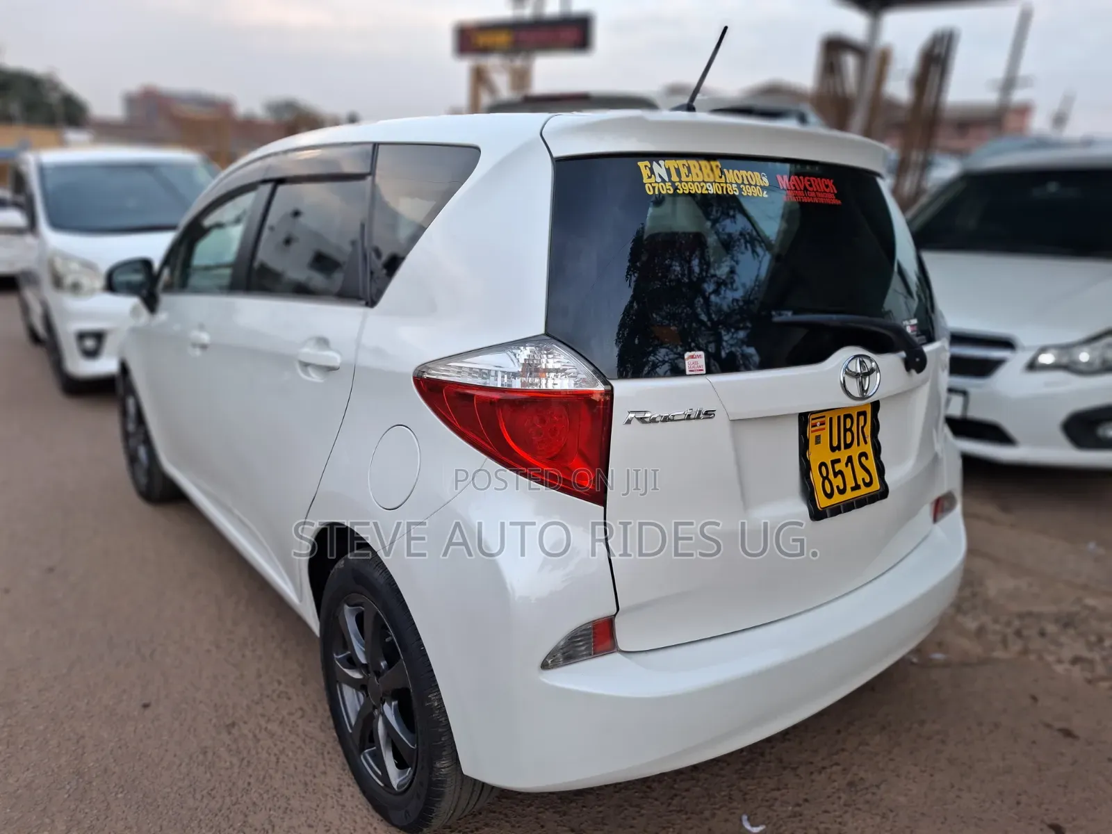 Toyota Ractis 1.3 FWD 2012 Silver