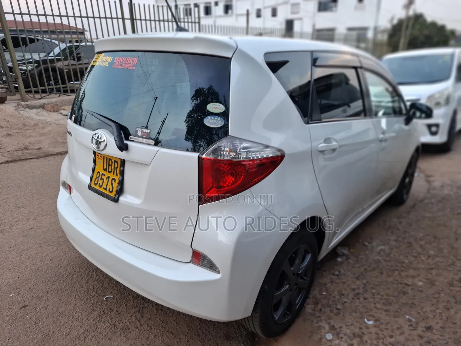Toyota Ractis 1.3 FWD 2012 Silver