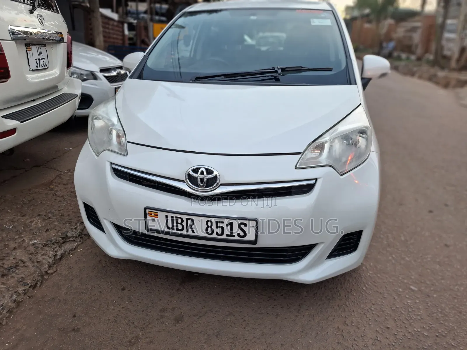 Toyota Ractis 1.3 FWD 2012 Silver
