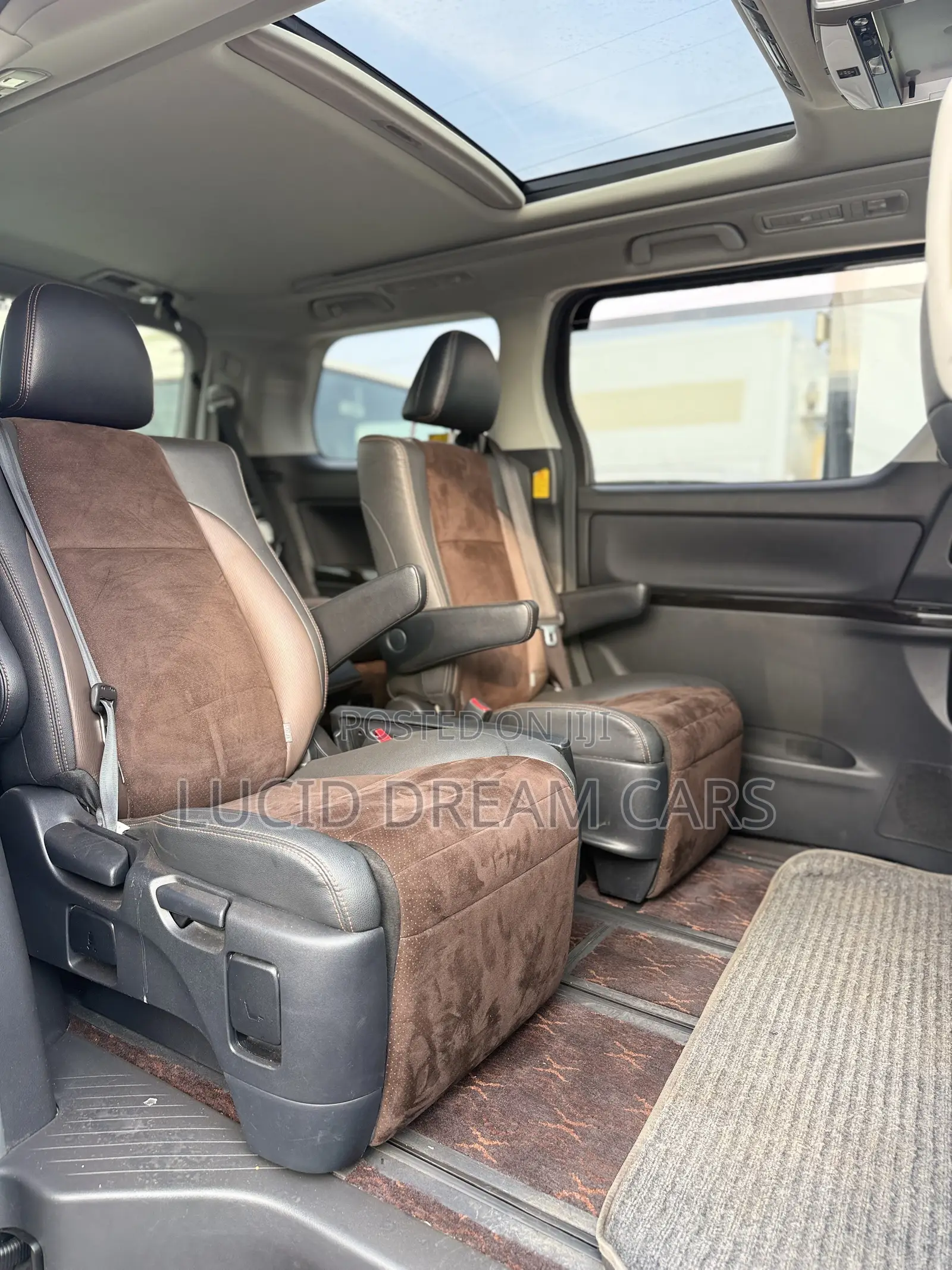 Toyota Alphard 2.4 Petrol AWD 2014 White