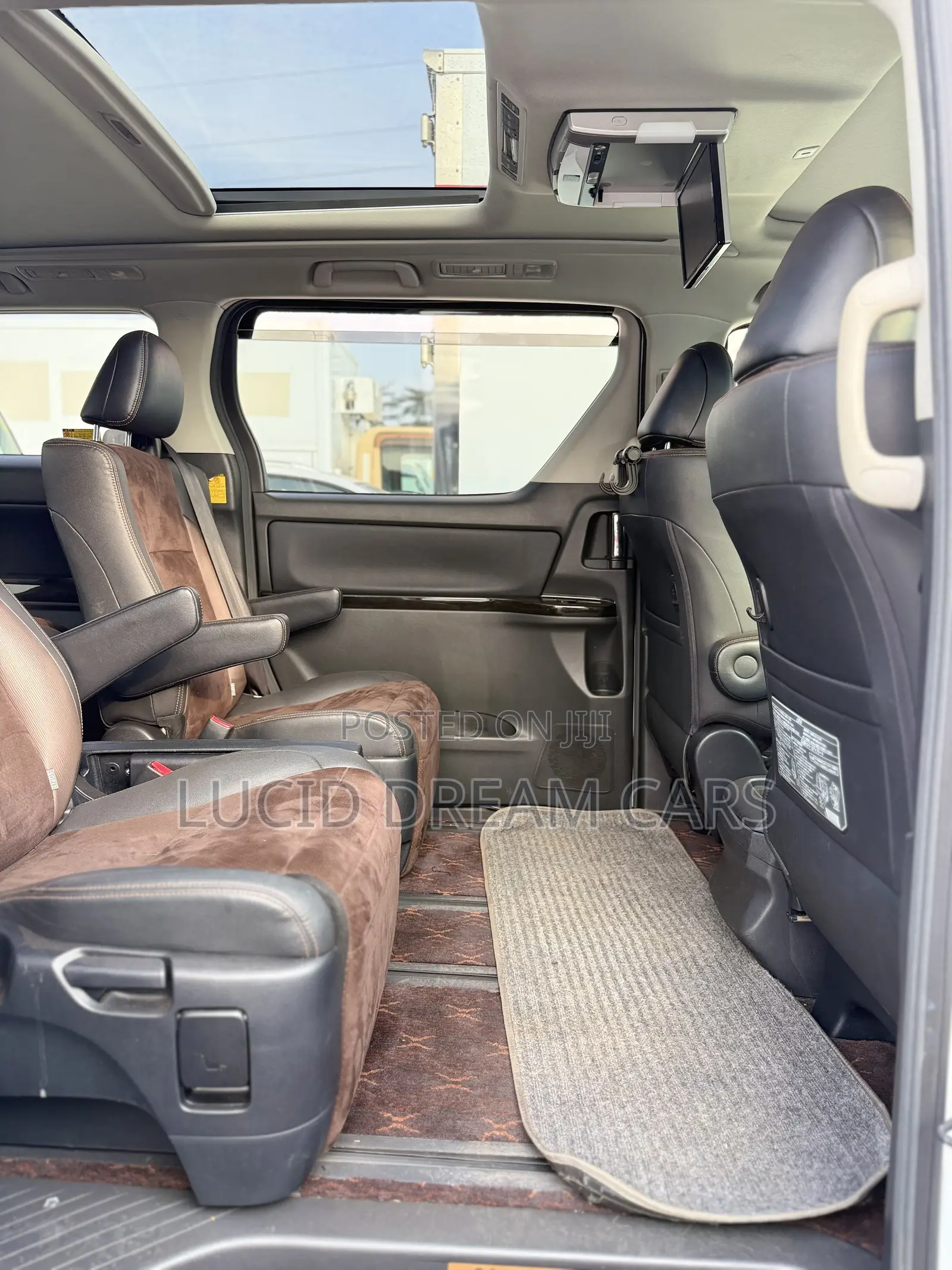 Toyota Alphard 2.4 Petrol AWD 2014 White