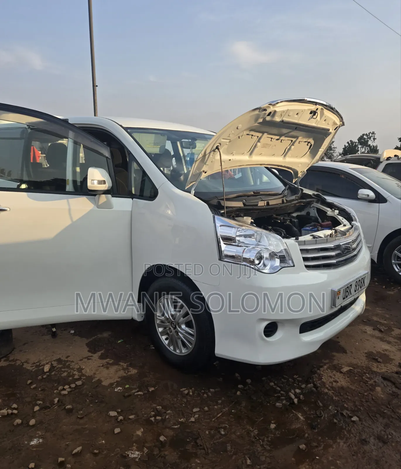 Toyota Noah 2012 White