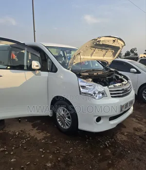 Toyota Noah 2012 White