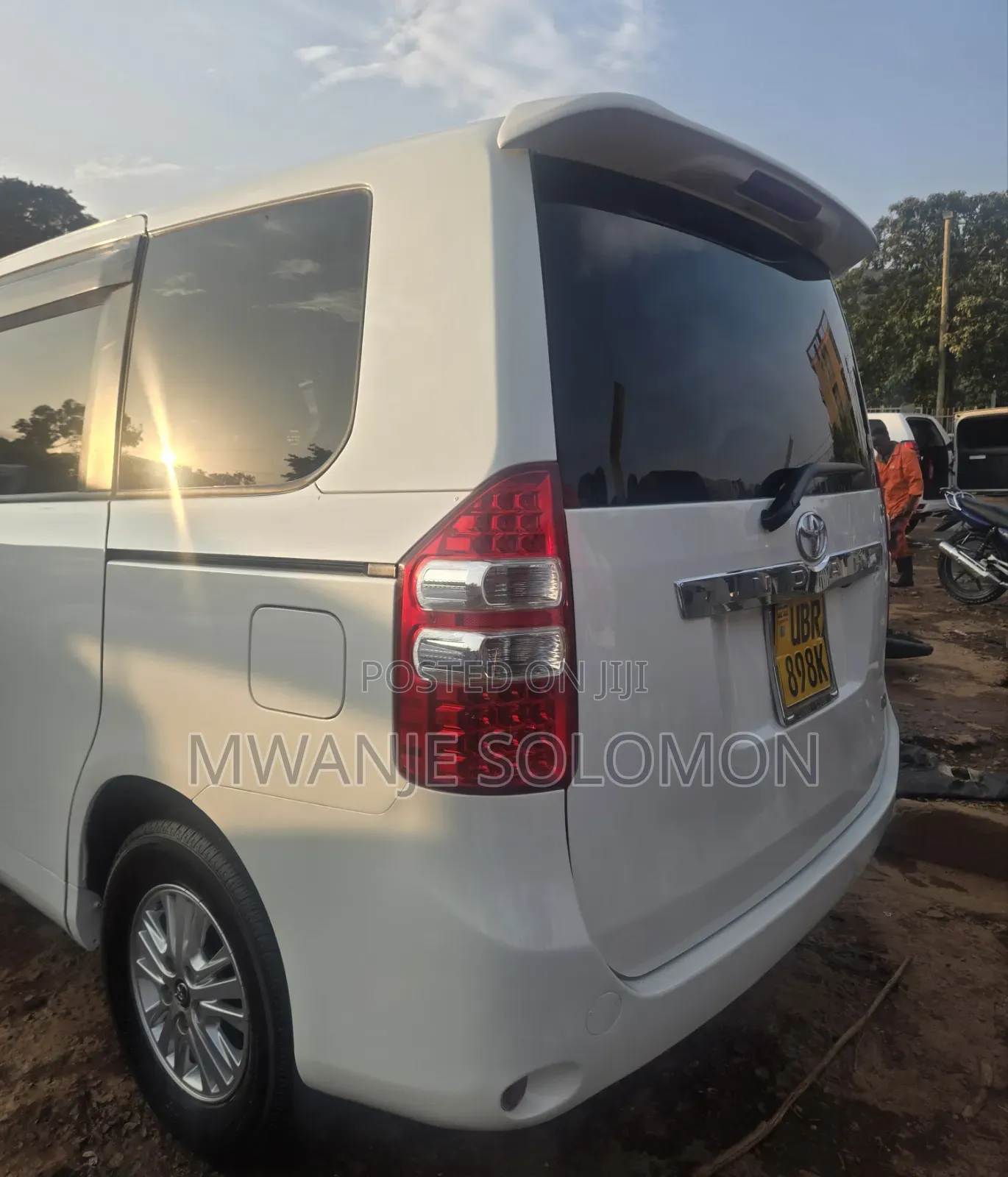 Toyota Noah 2012 White