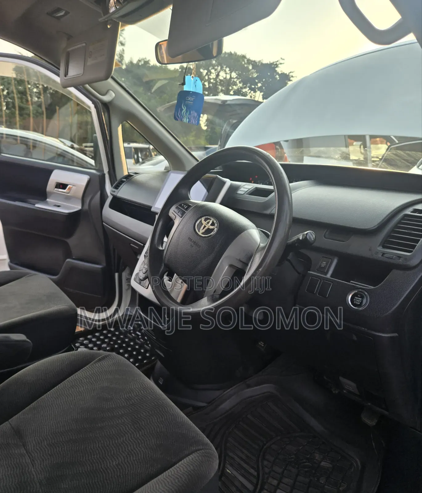 Toyota Noah 2012 White
