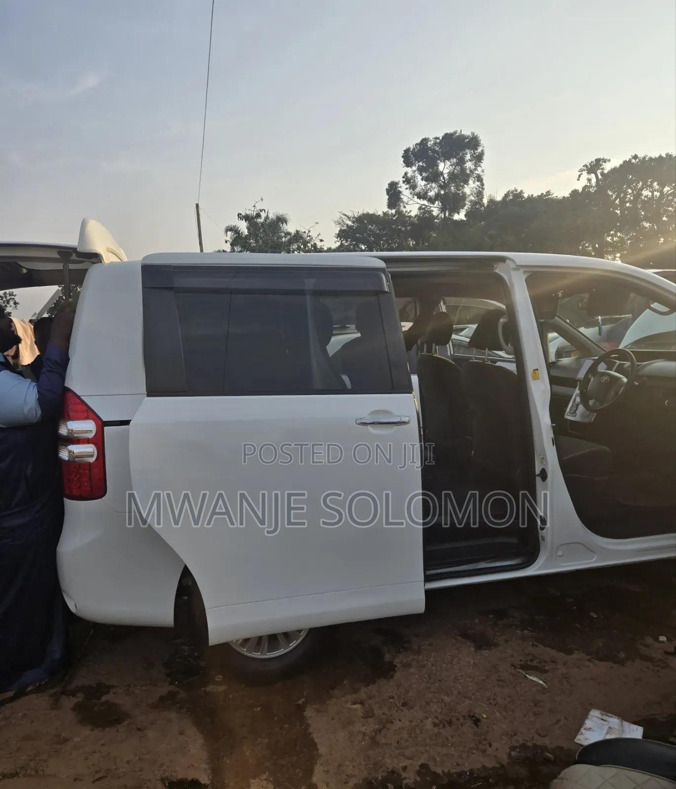 Toyota Noah 2012 White