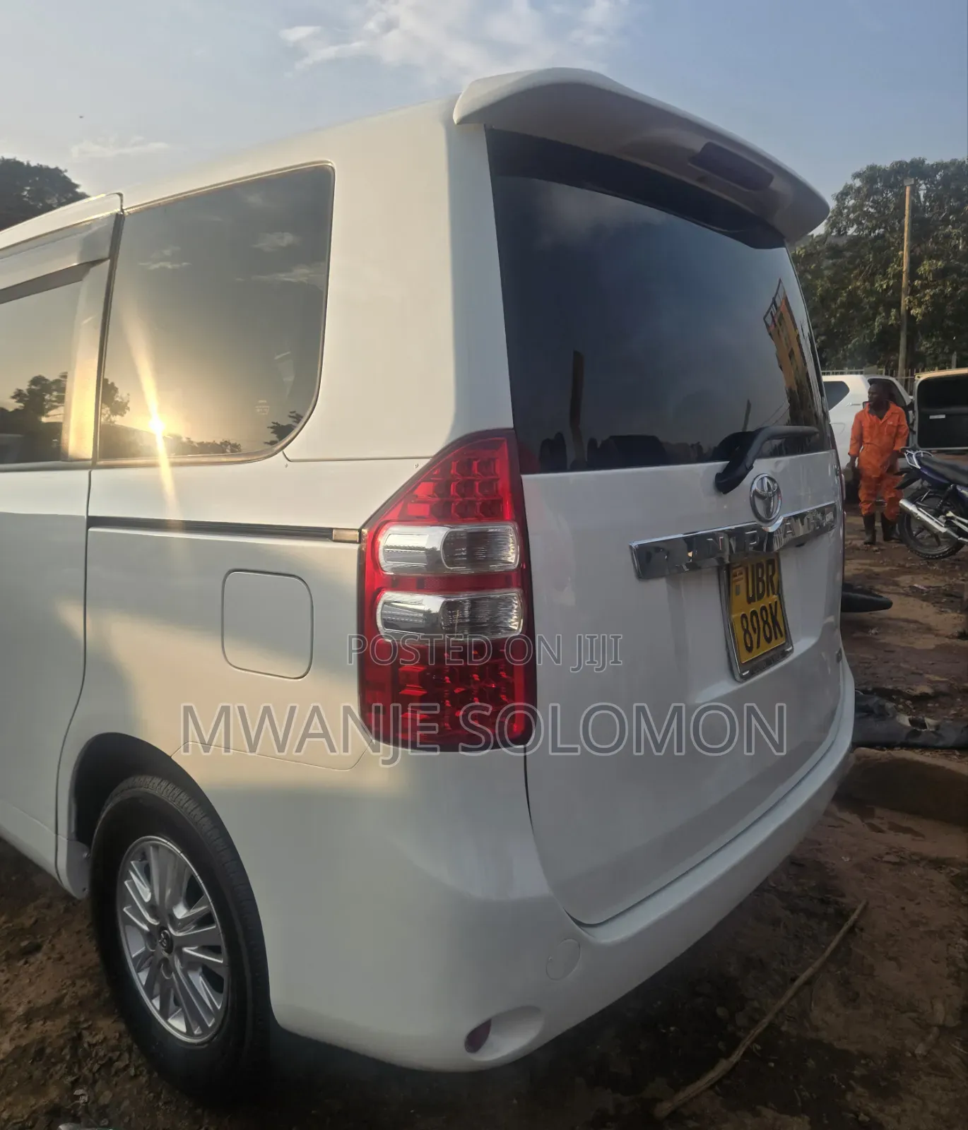 Toyota Noah 2012 White