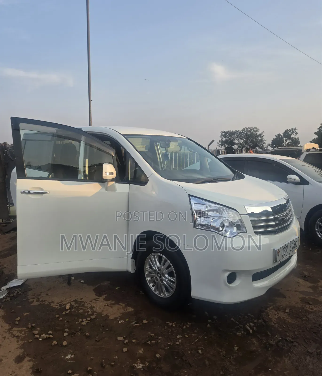 Toyota Noah 2012 White