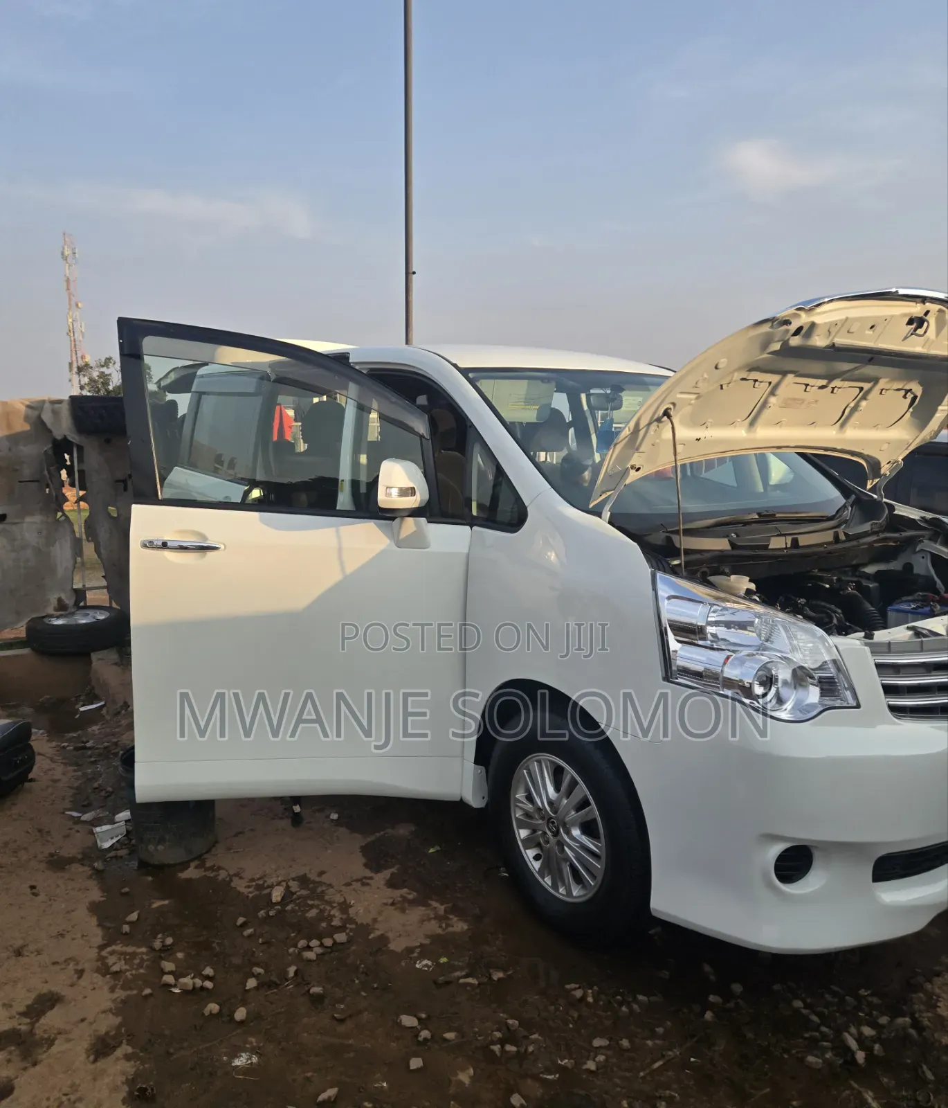 Toyota Noah 2012 White