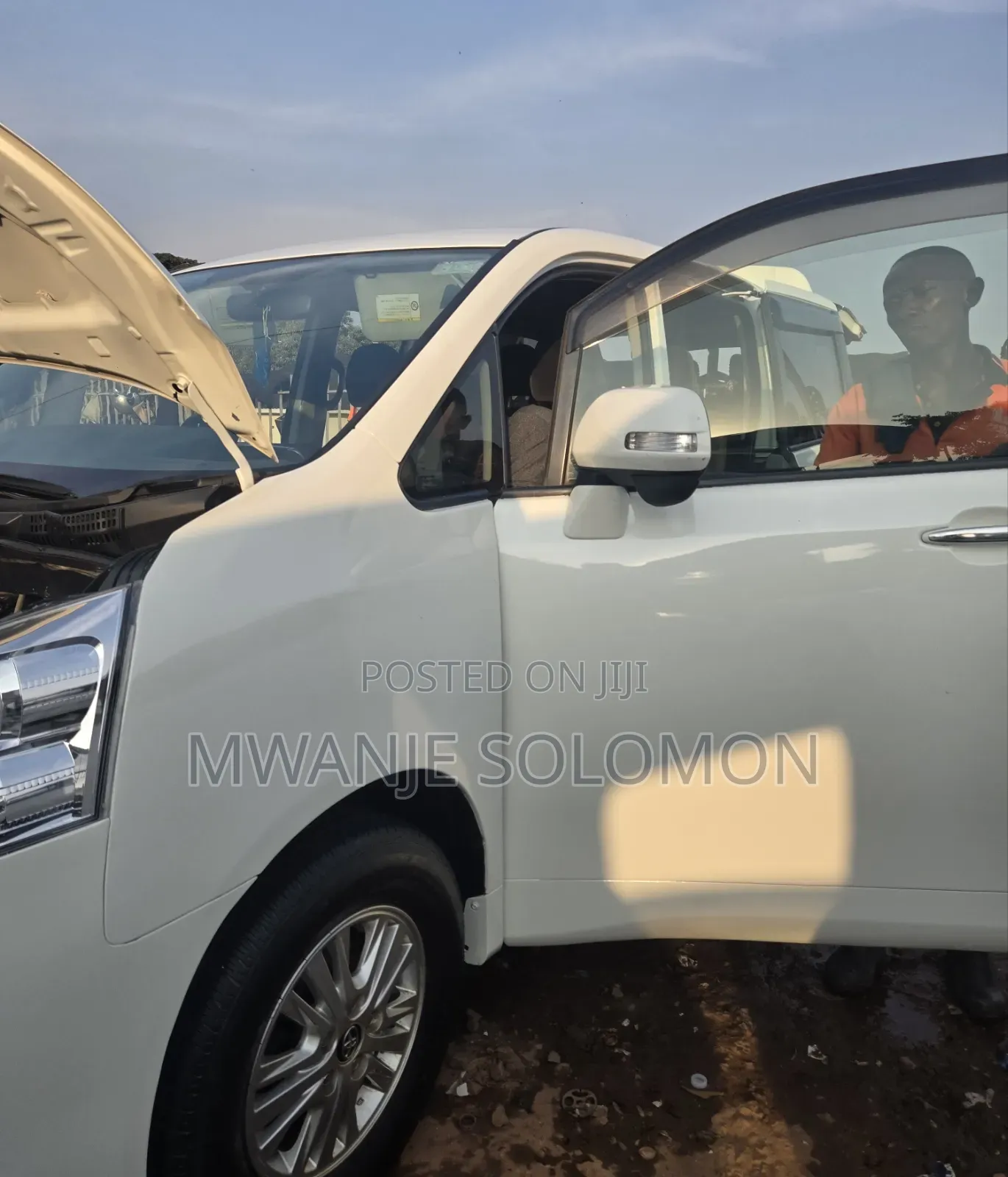 Toyota Noah 2012 White