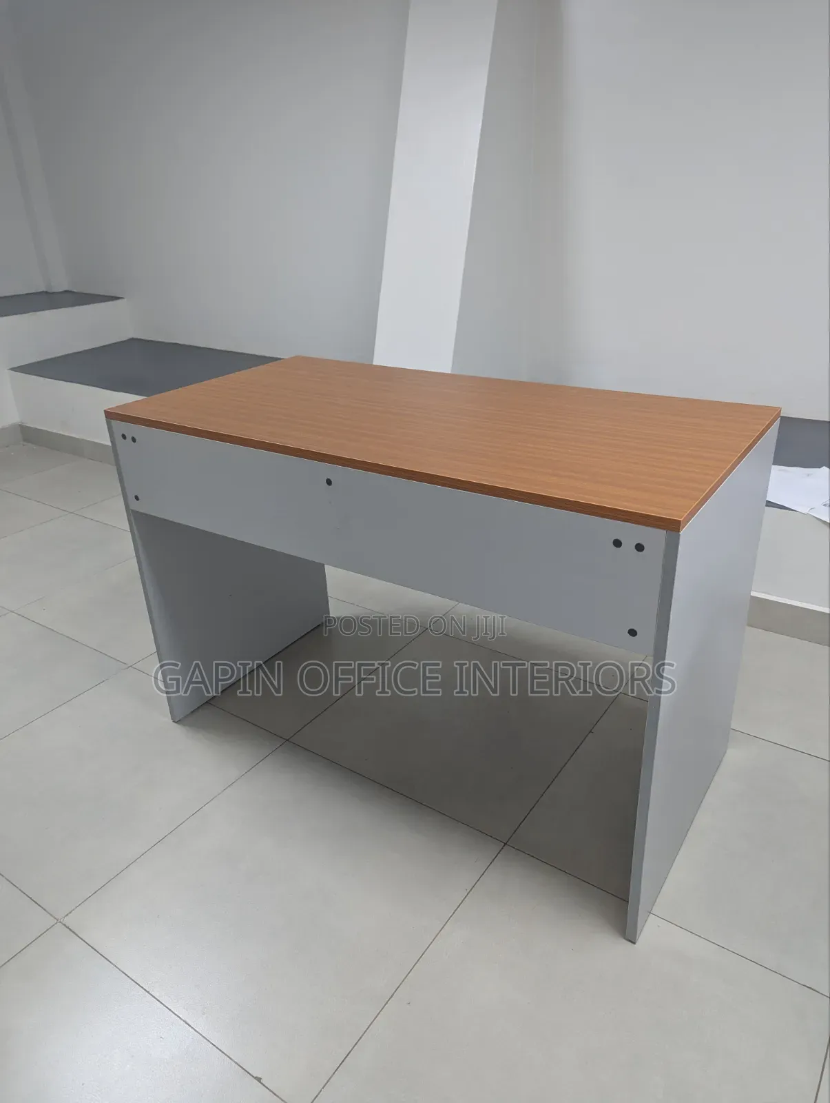 Office Desk// Table in a Very Good Condition Like New, 120çm by 60cm