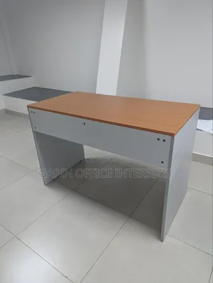 Office Desk// Table in a Very Good Condition Like New, 120çm by 60cm