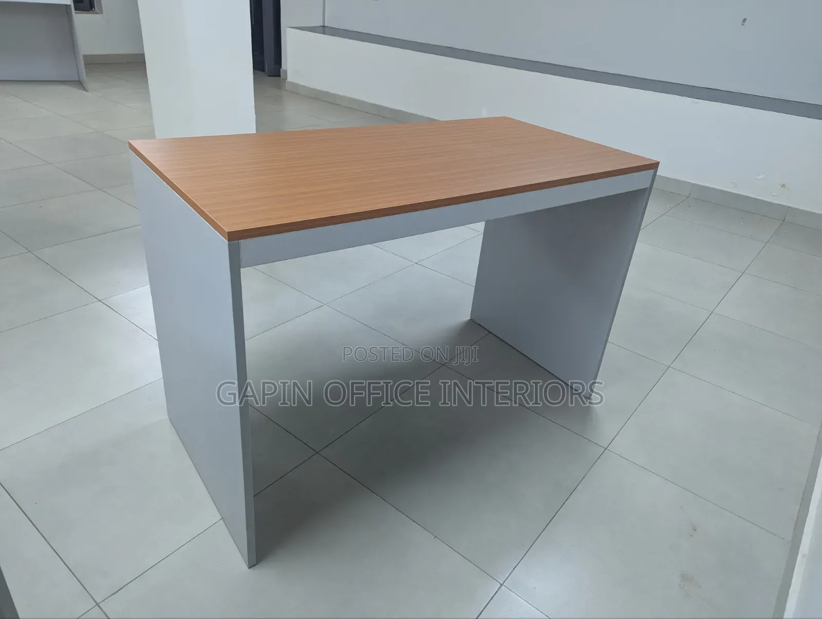 Office Desk// Table in a Very Good Condition Like New, 120çm by 60cm