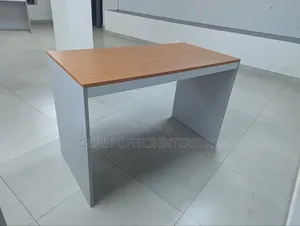 Office Desk// Table in a Very Good Condition Like New, 120çm by 60cm