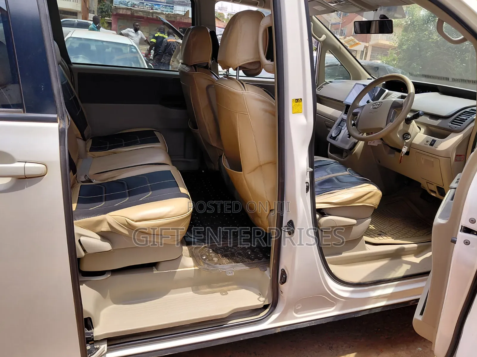 Toyota Noah 2010 Pearl