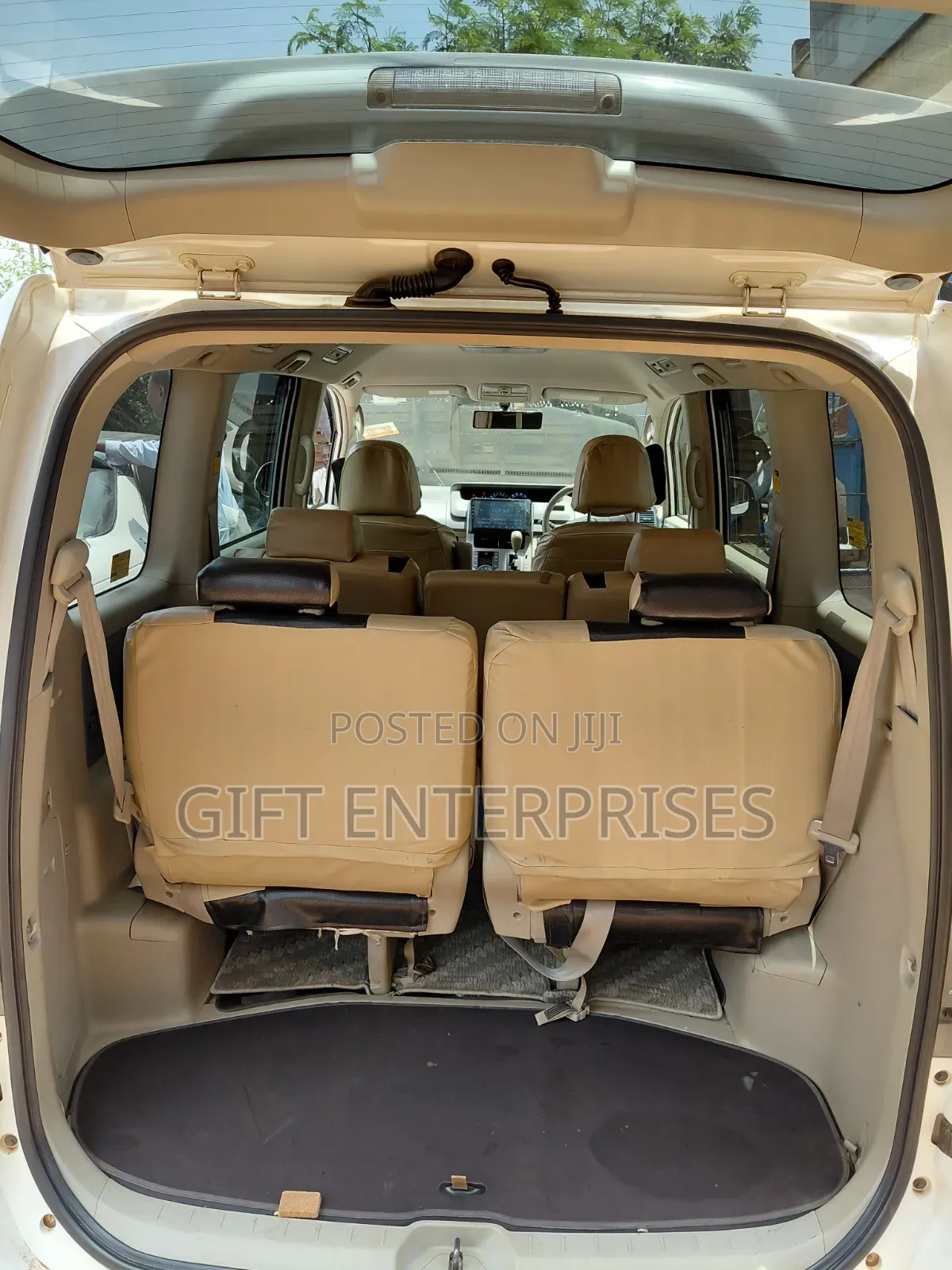 Toyota Noah 2010 Pearl