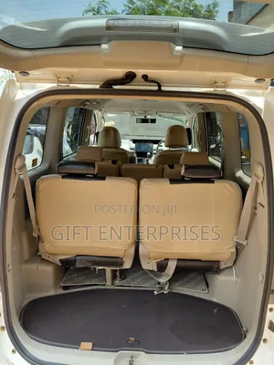 Toyota Noah 2010 Pearl