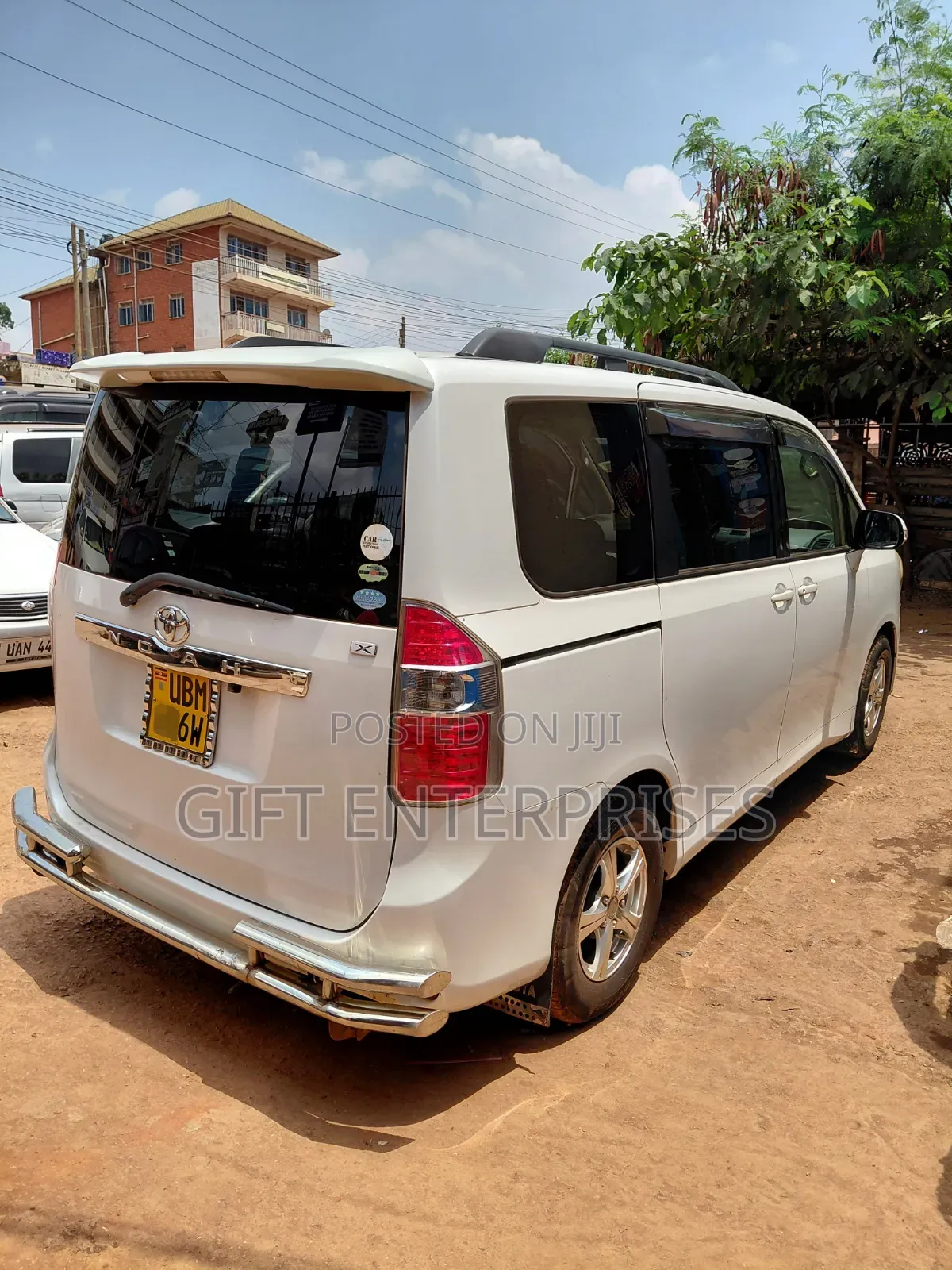 Toyota Noah 2010 Pearl