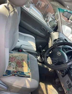 Toyota Hilux 2010 White