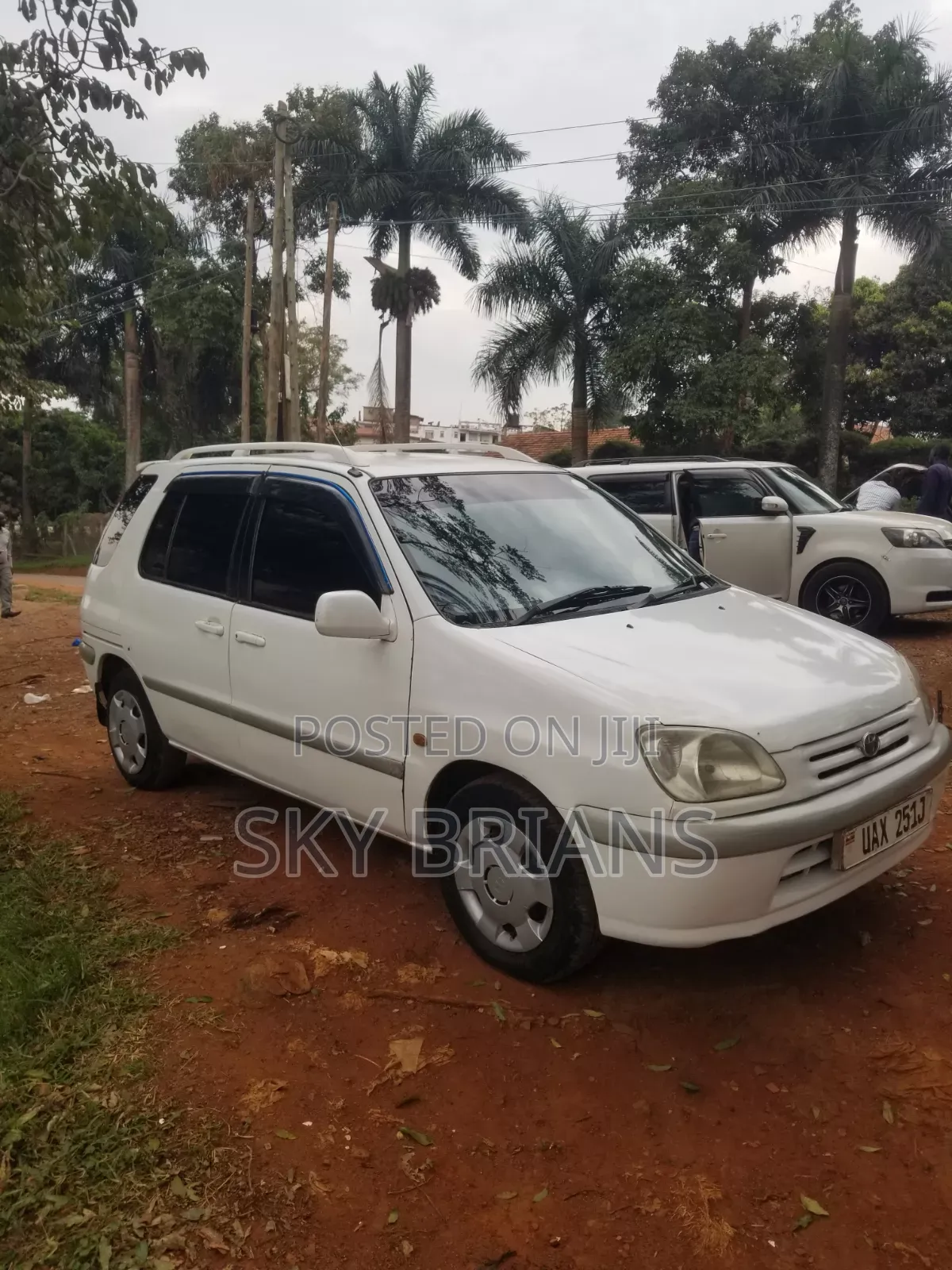 Toyota Raum 2000 White