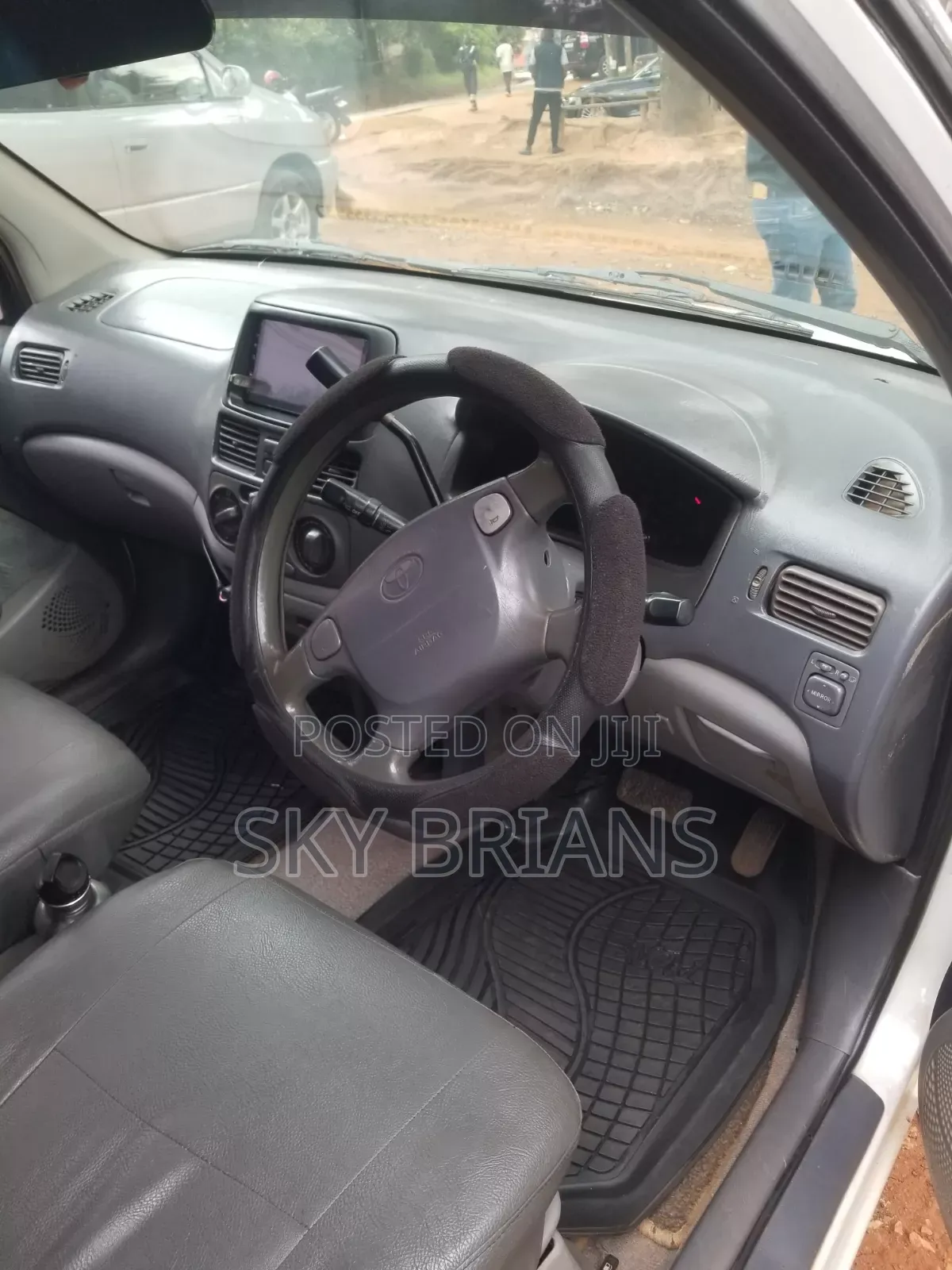 Toyota Raum 2000 White