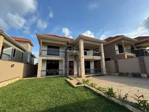 6bdrm Duplex in Kyanja Estates, Kawempe for sale
