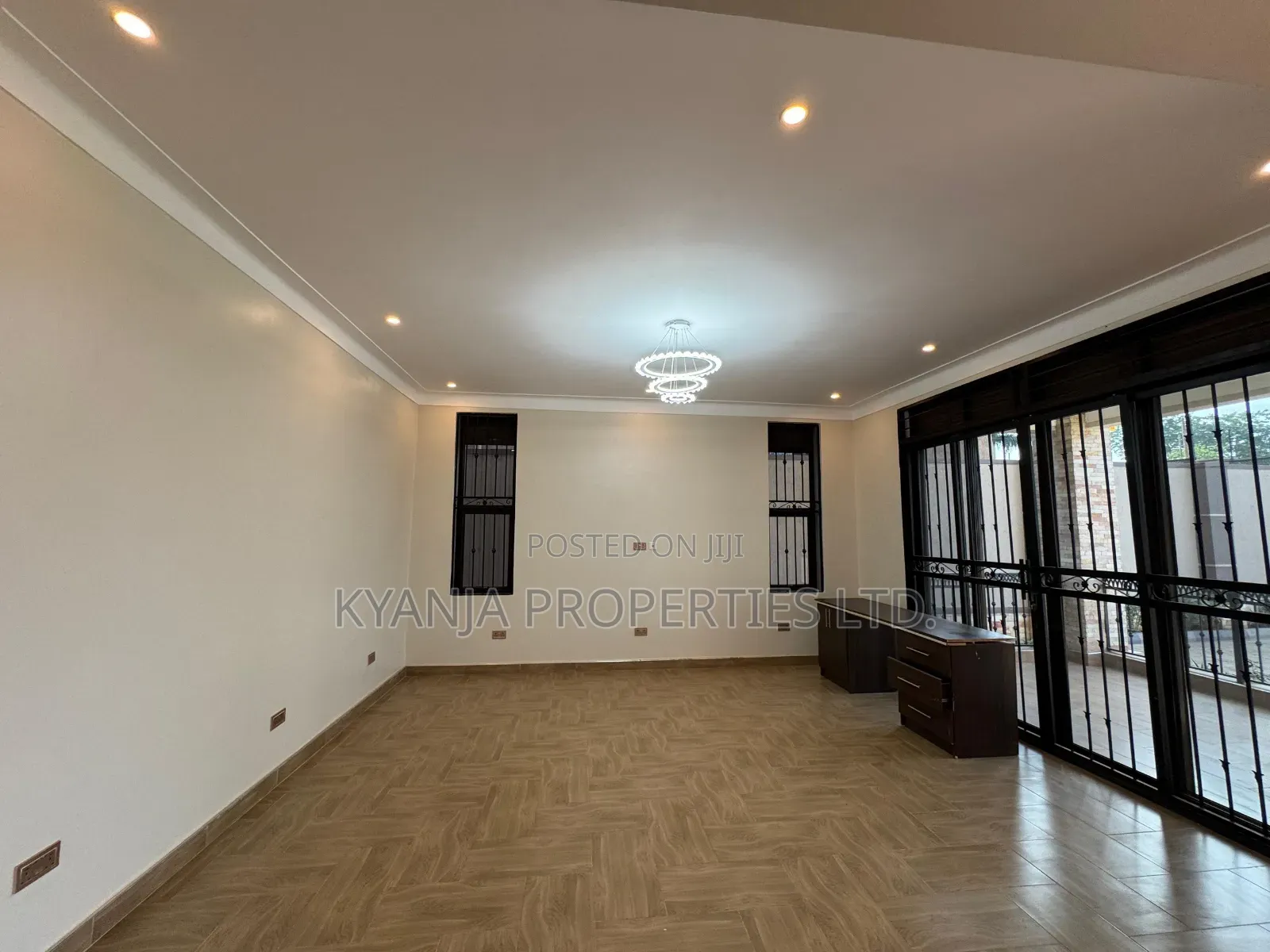 6bdrm Duplex in Kyanja Estates, Kawempe for sale