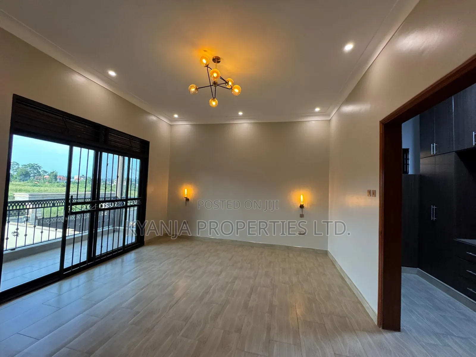 6bdrm Duplex in Kyanja Estates, Kawempe for sale