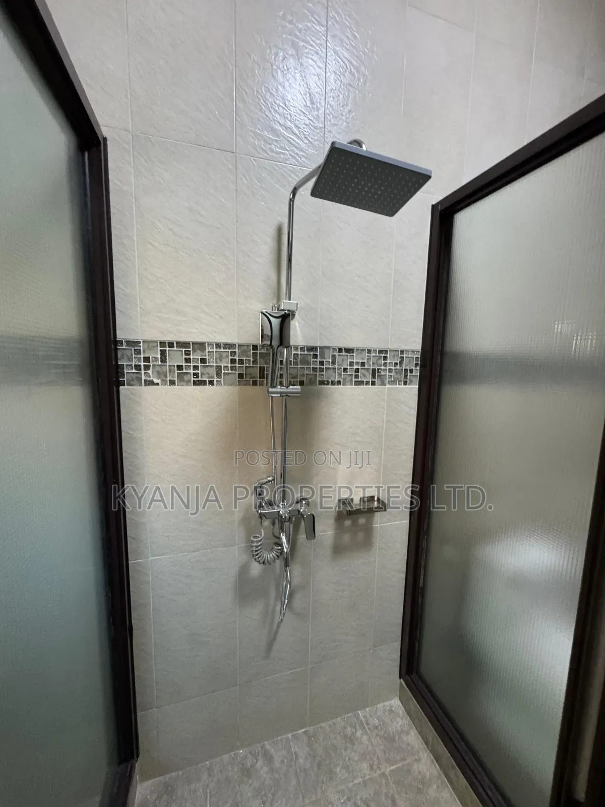 6bdrm Duplex in Kyanja Estates, Kawempe for sale