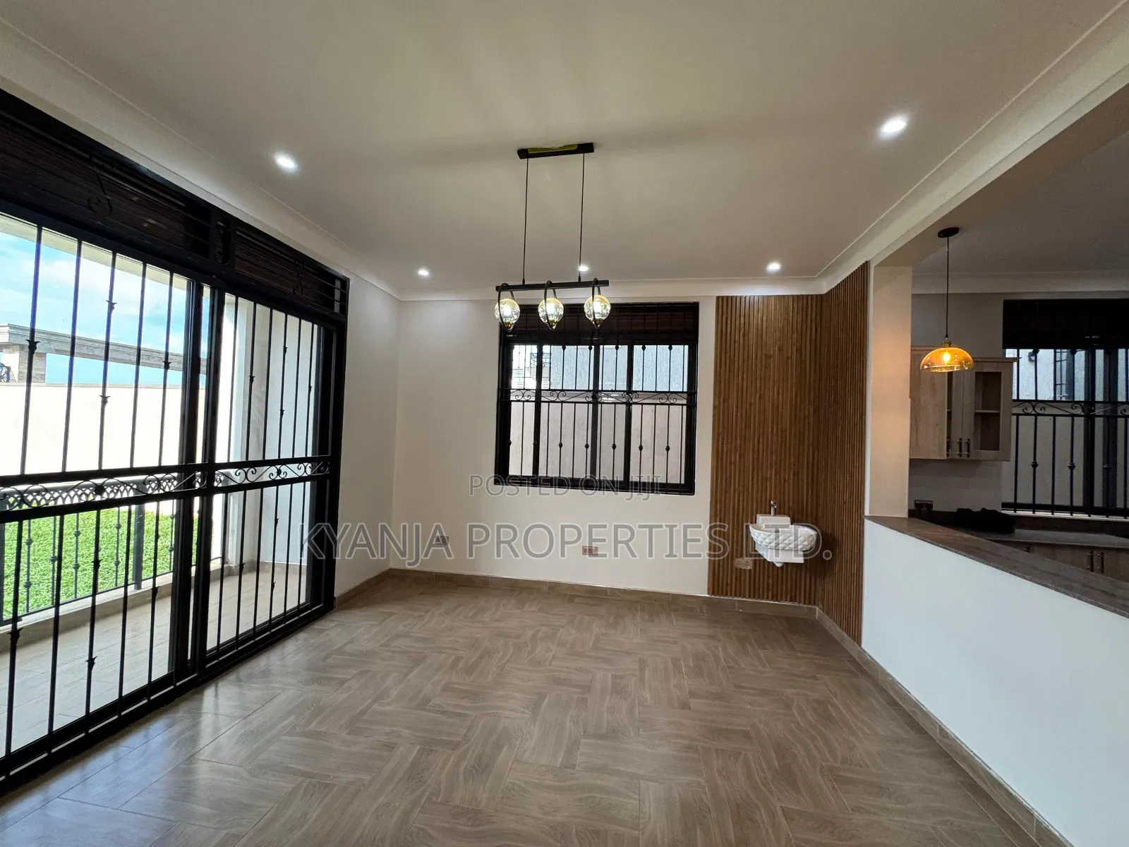 6bdrm Duplex in Kyanja Estates, Kawempe for sale