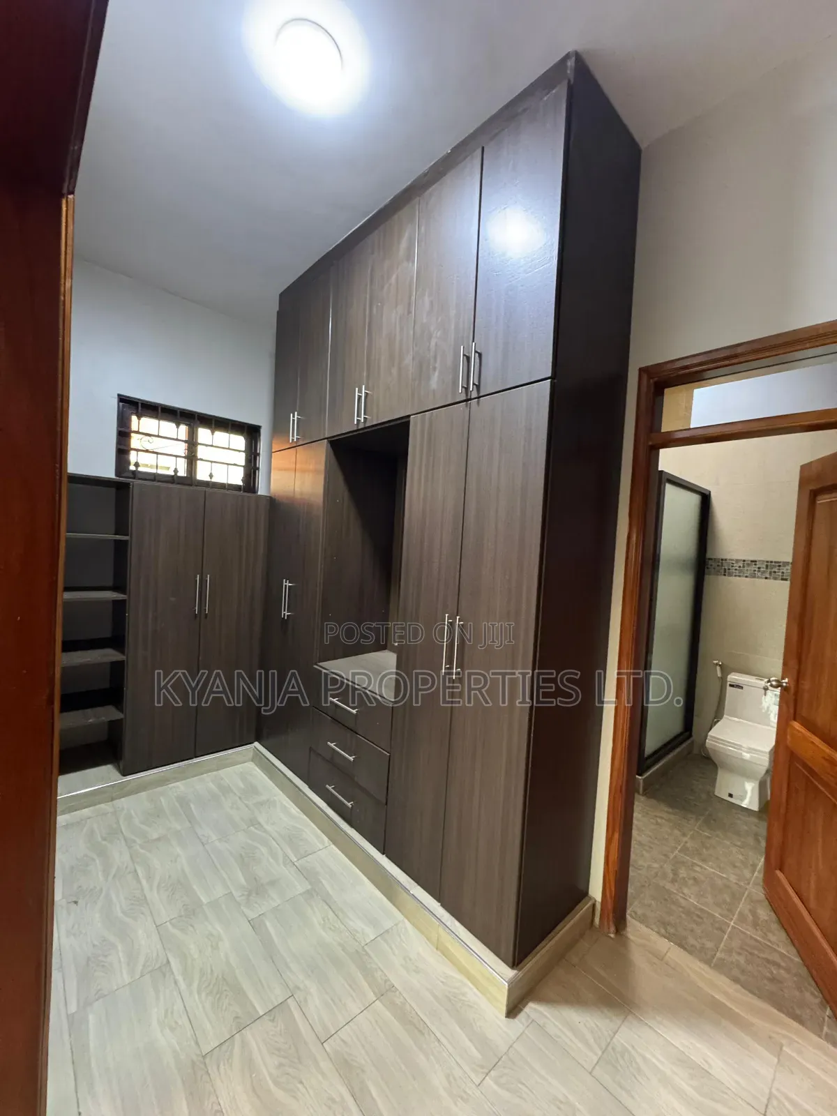 6bdrm Duplex in Kyanja Estates, Kawempe for sale