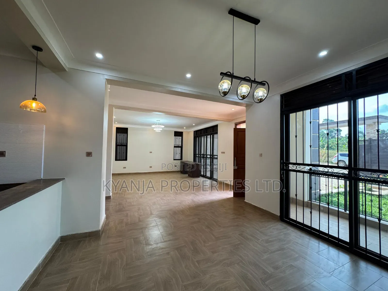 6bdrm Duplex in Kyanja Estates, Kawempe for sale