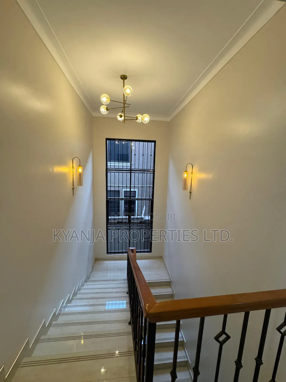 6bdrm Duplex in Kyanja Estates, Kawempe for sale