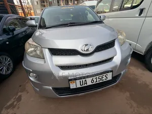 Toyota IST 2010 Silver