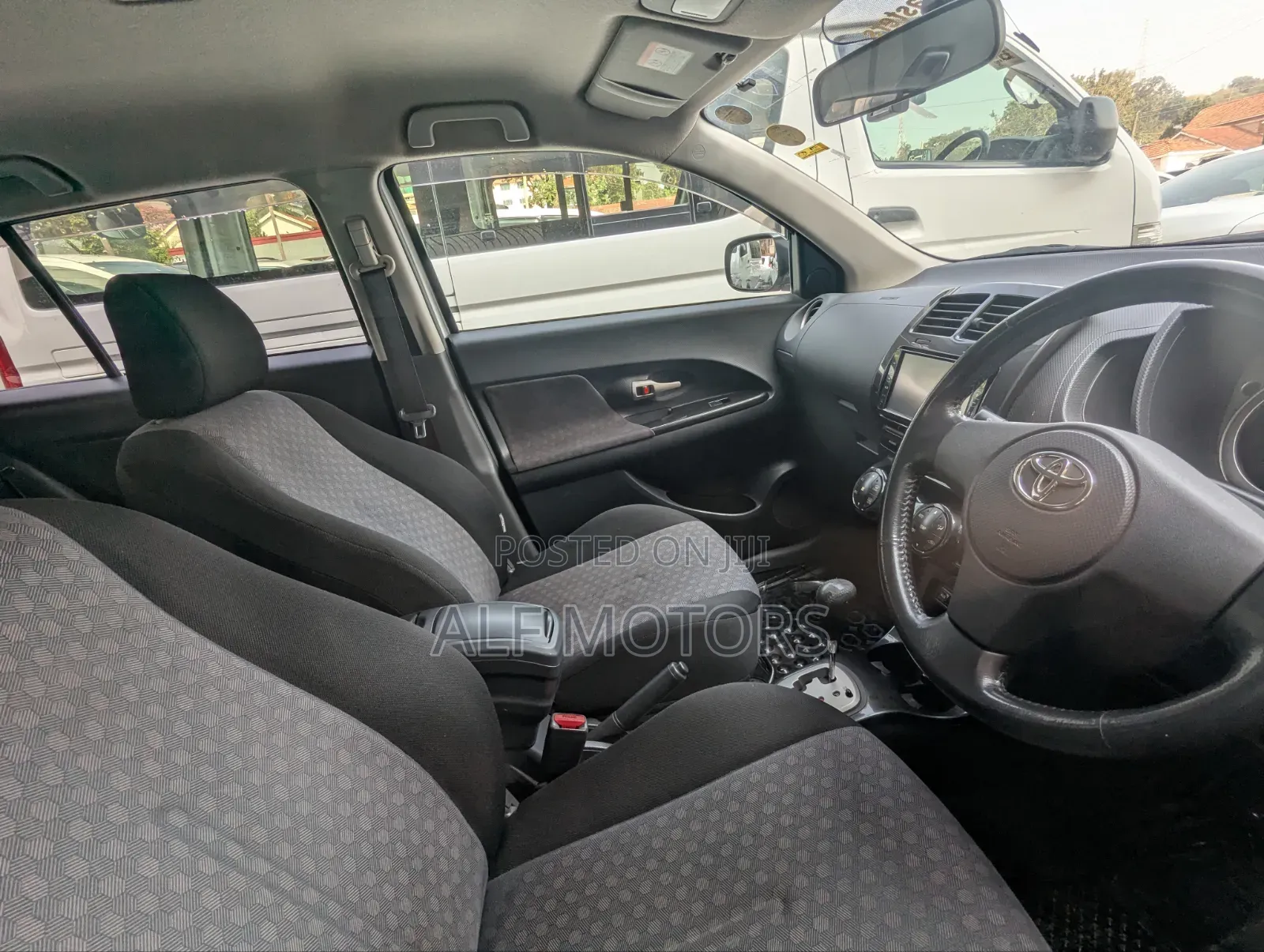 Toyota IST 2010 Silver