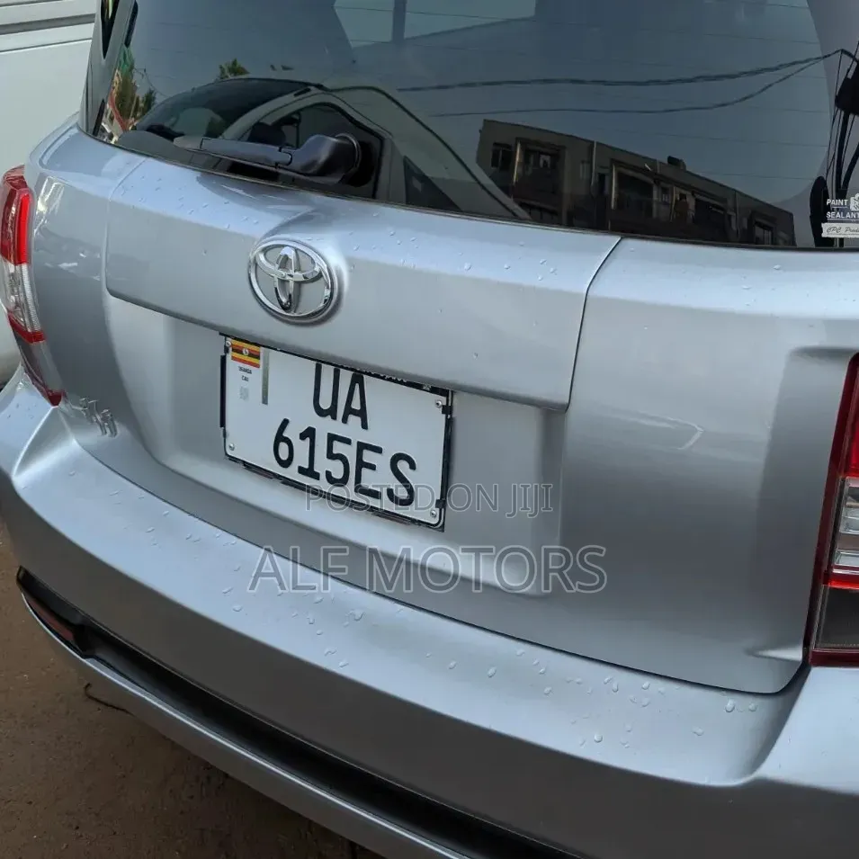 Toyota IST 2010 Silver