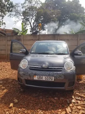 Toyota Sienta 2010 Gray