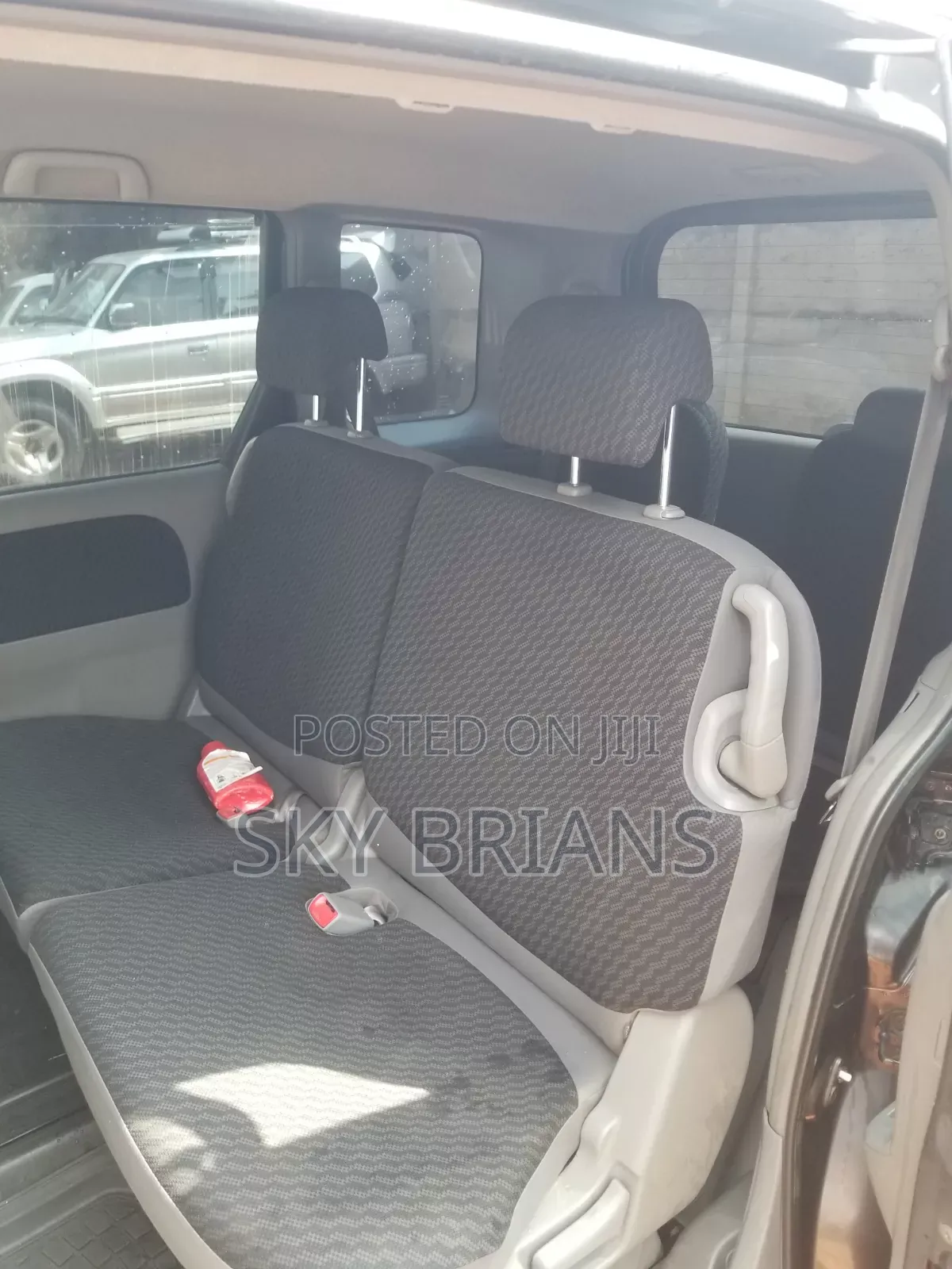 Toyota Sienta 2010 Gray