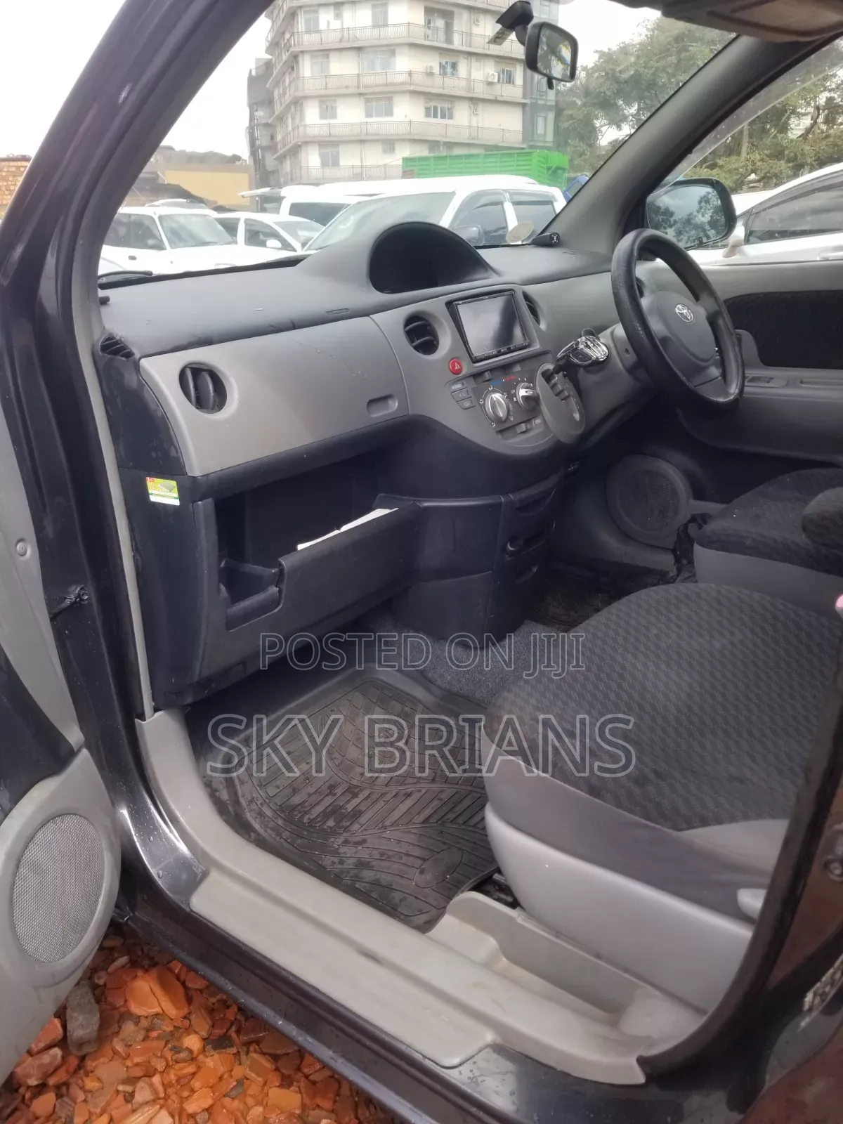 Toyota Sienta 2010 Gray
